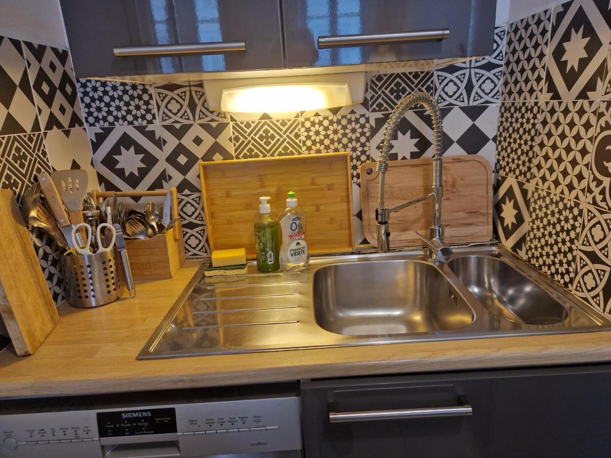 Appartement 2 pièces dans le centre avec petite terrasse 3*** à Marseille Extérieur photo
